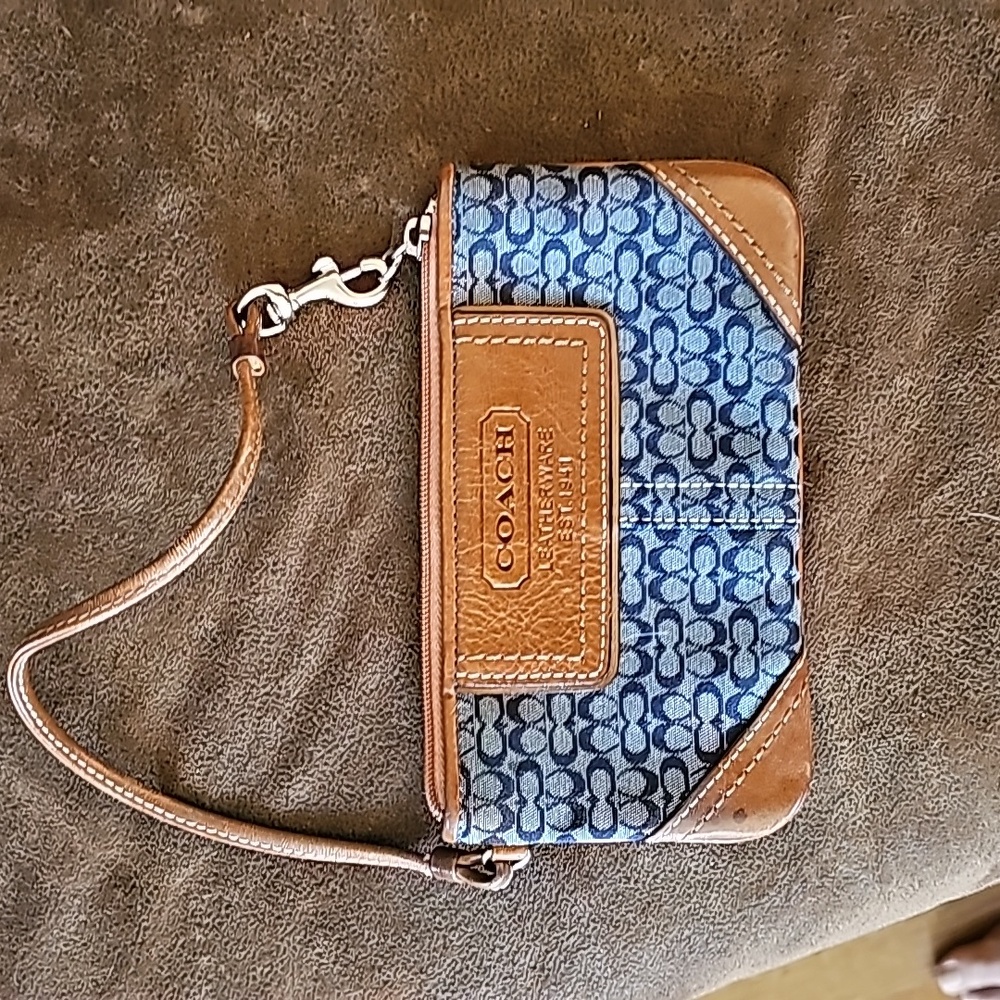 COACH Medium Wristlet